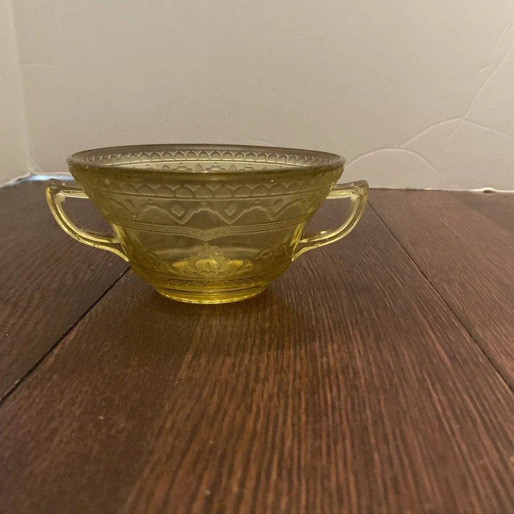 Federal Glass Company Patrician Spoke Yellow Depression Glass‎ Cream Soup Bowl